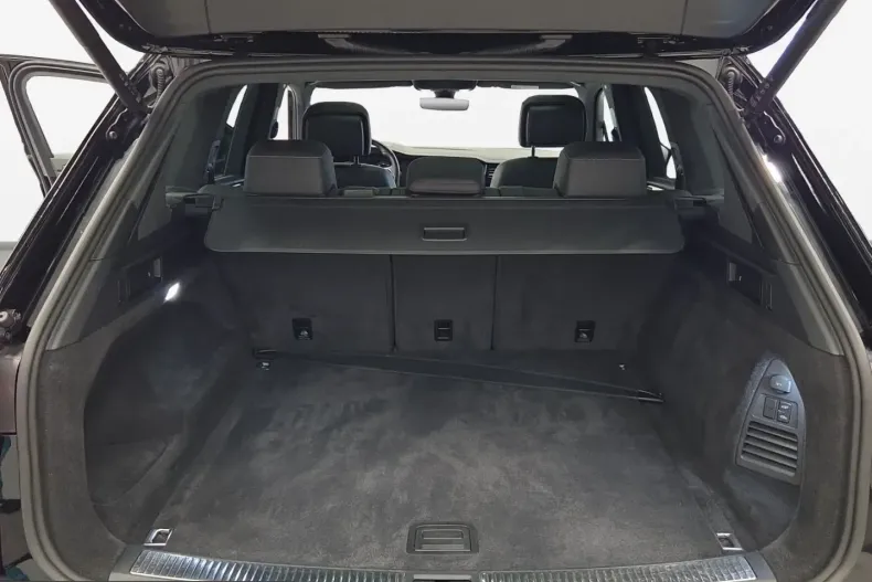 Volkswagen Touareg din 2023 cu 87.792 km - oferta VOL243320 - foto 14