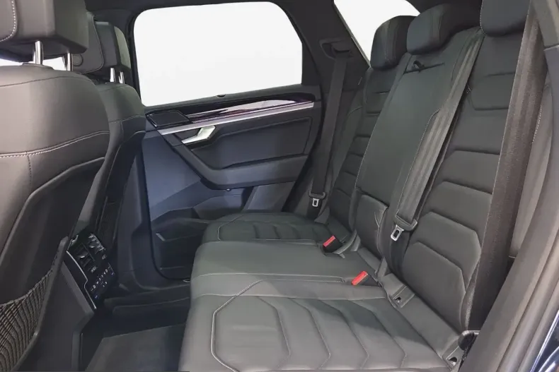 Volkswagen Touareg din 2023 cu 87.792 km - oferta VOL243320 - foto 17