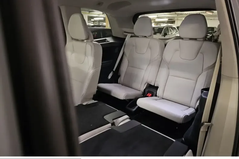 Volvo XC90 din 2023 cu 55.799 km - oferta VOL243328 - foto 8