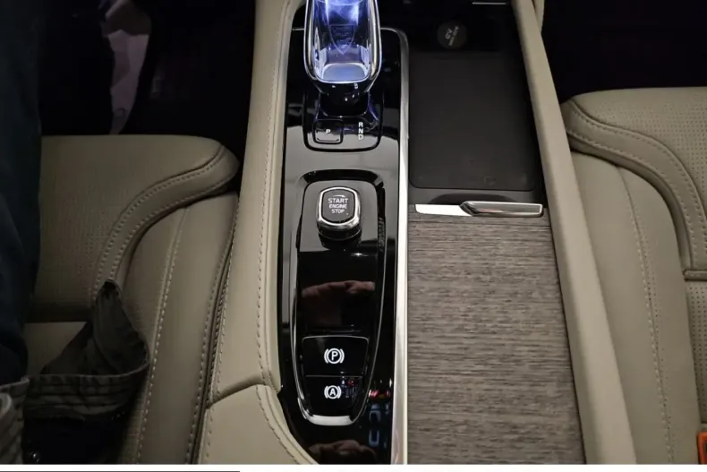 Volvo XC90 din 2023 cu 55.799 km - oferta VOL243328 - foto 21