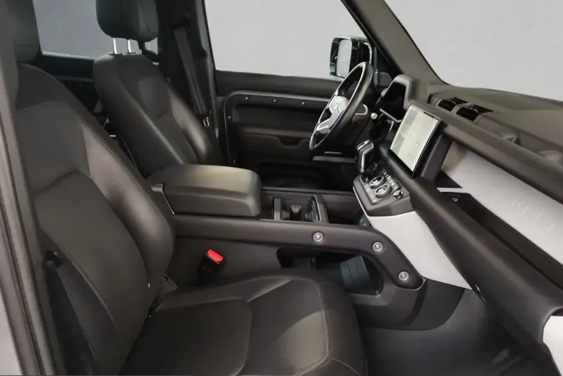 Land Rover Defender din 2023 cu 63.580 km - oferta LAN243330 - foto 3