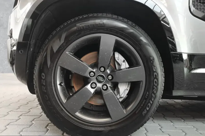 Land Rover Defender din 2023 cu 63.580 km - oferta LAN243330 - foto 9