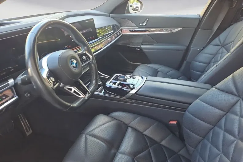 BMW i7 (Seria 7) din 2024 cu 33.872 km - oferta BMW243336 - foto 8