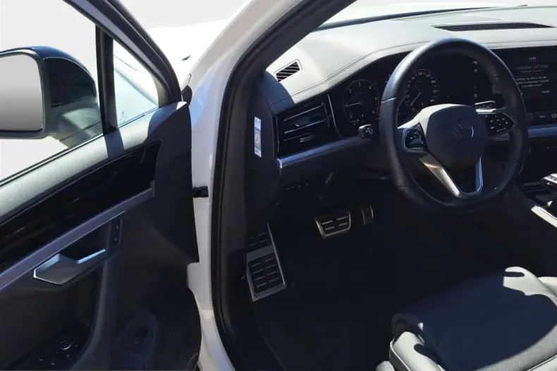 Volkswagen Touareg din 2022 cu 45.293 km - oferta VOL243339 - foto 14
