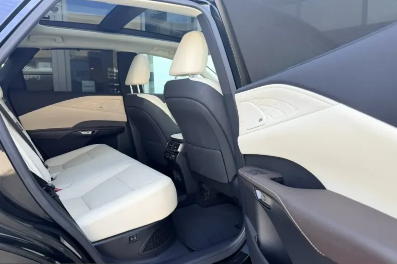 Lexus RX 450 din 2023 cu 42.059 km - oferta LEX243388 - foto 8