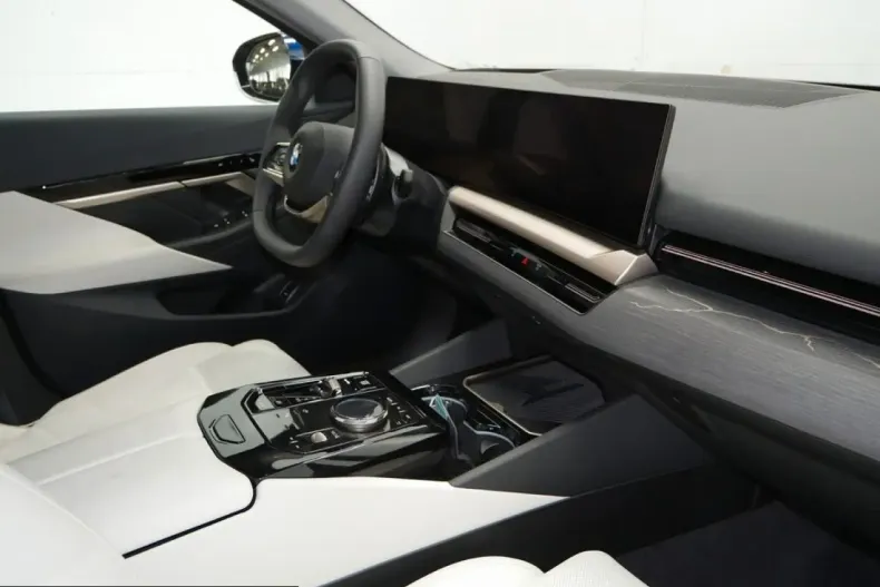 BMW 540 (Seria 5) din 2025 cu 49.995 km - oferta BMW243417 - foto 4