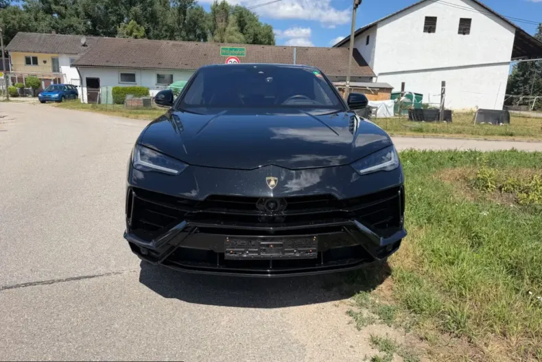 Lamborghini Urus din 2023 cu 110.000 km - oferta LAM243420 - foto 1