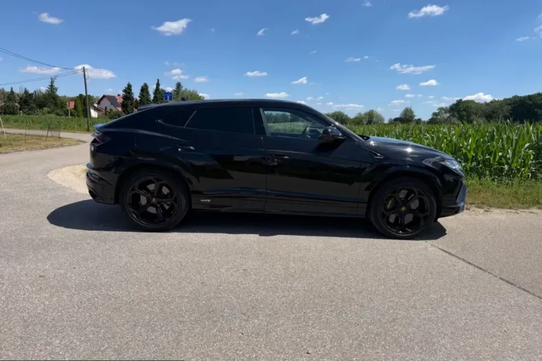 Lamborghini Urus din 2023 cu 110.000 km - oferta LAM243420 - foto 2