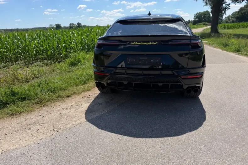 Lamborghini Urus din 2023 cu 110.000 km - oferta LAM243420 - foto 3