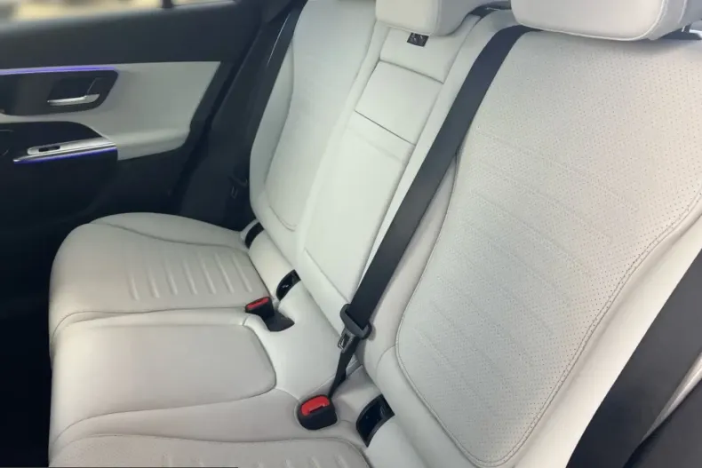 Mercedes-Benz GLC 300 (Clasa GLC) din 2025 cu 17.100 km - oferta MER243439 - foto 12