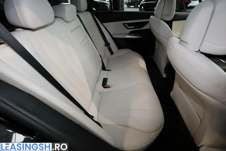 Mercedes-Benz E 300 (Clasa E) din 2025 cu 24.325 km - oferta MER243440 - foto 11