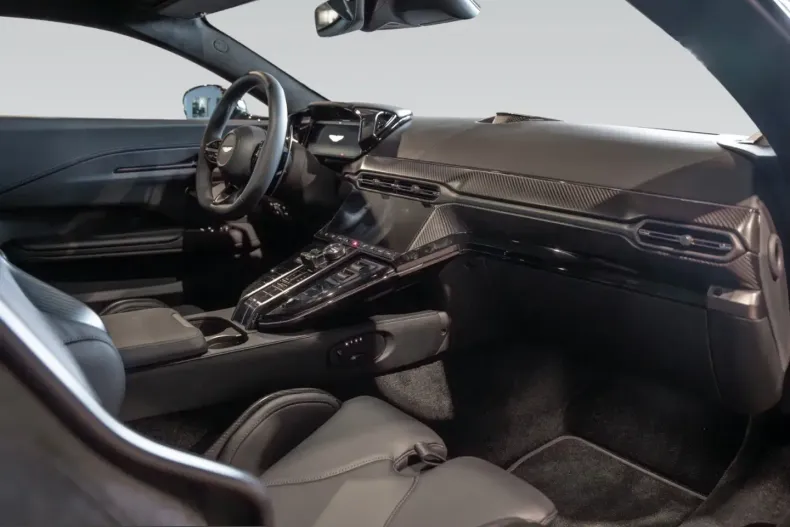 Aston Martin V8 Vantage din 2025 cu 10.990 km - oferta AST243455 - foto 21