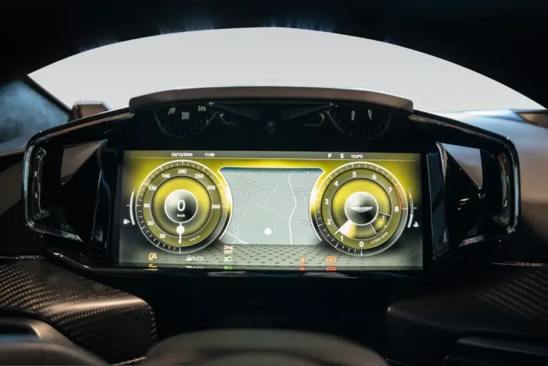 Aston Martin V8 Vantage din 2025 cu 10.990 km - oferta AST243455 - foto 31