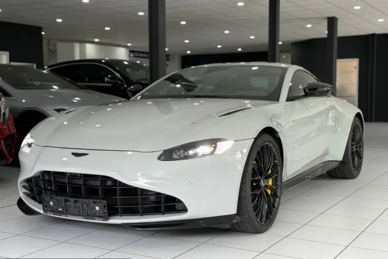 Aston Martin V8 Vantage din 2023 cu 13.500 km - oferta AST243456 - foto 1
