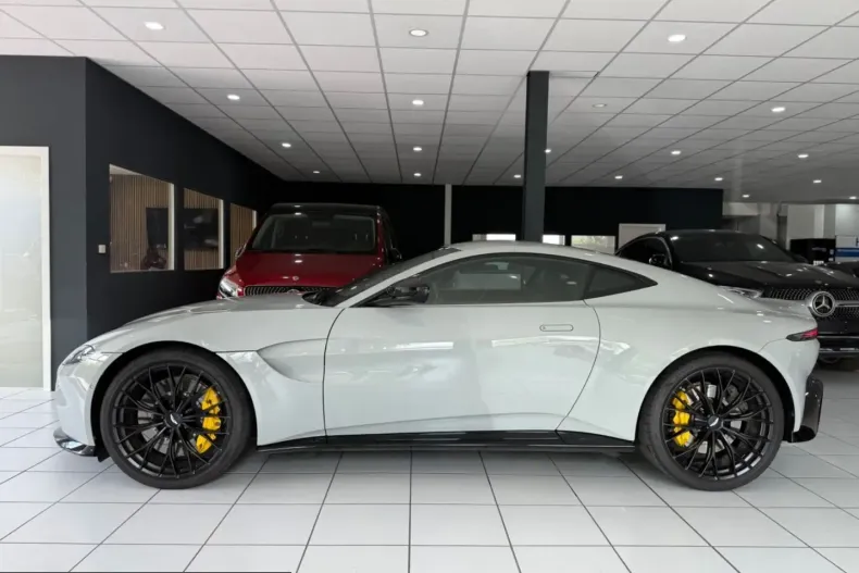 Aston Martin V8 Vantage din 2023 cu 13.500 km - oferta AST243456 - foto 2