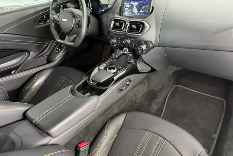 Aston Martin V8 Vantage din 2023 cu 13.500 km - oferta AST243456 - foto 7