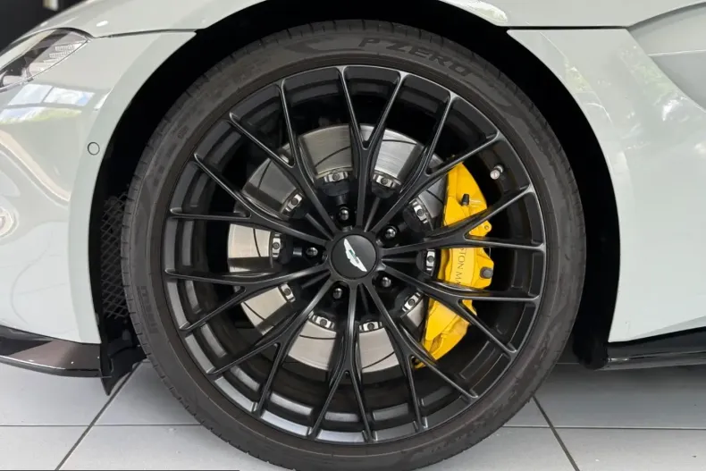 Aston Martin V8 Vantage din 2023 cu 13.500 km - oferta AST243456 - foto 9