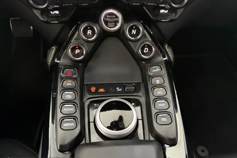 Aston Martin V8 Vantage din 2023 cu 13.500 km - oferta AST243456 - foto 12