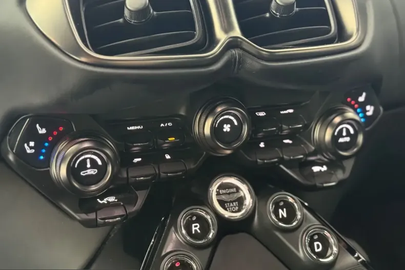 Aston Martin V8 Vantage din 2023 cu 13.500 km - oferta AST243456 - foto 14