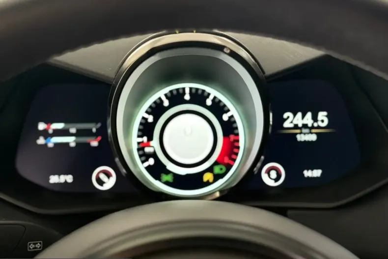 Aston Martin V8 Vantage din 2023 cu 13.500 km - oferta AST243456 - foto 19