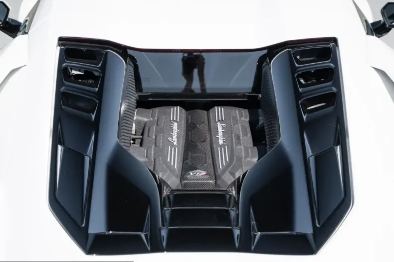 Lamborghini Revuelto din 2024 cu 7.499 km - oferta LAM243464 - foto 26