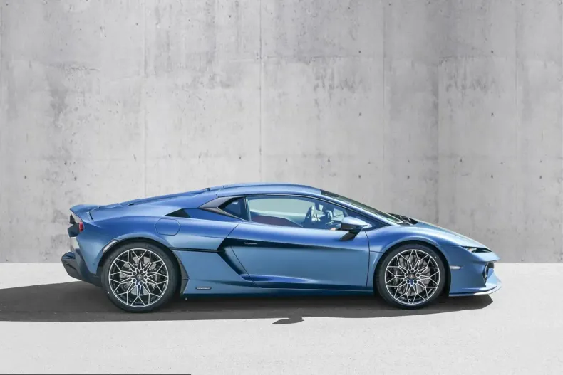 Lamborghini Temerario din 2025 cu 2.950 km - oferta LAM243465 - foto 2
