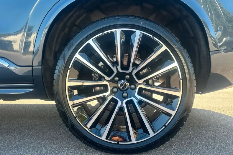 Volvo XC90 din 2025 cu 15.000 km - oferta VOL243471 - foto 2