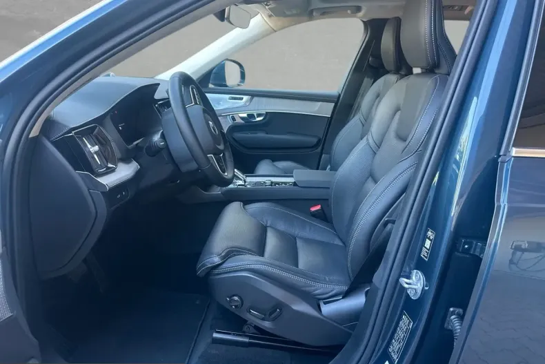 Volvo XC90 din 2025 cu 15.000 km - oferta VOL243471 - foto 3