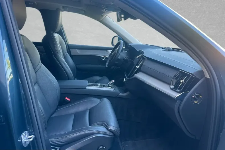 Volvo XC90 din 2025 cu 15.000 km - oferta VOL243471 - foto 4