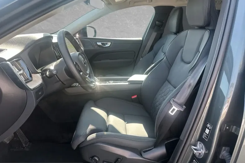 Volvo XC60 din 2025 cu 25.000 km - oferta VOL243472 - foto 3