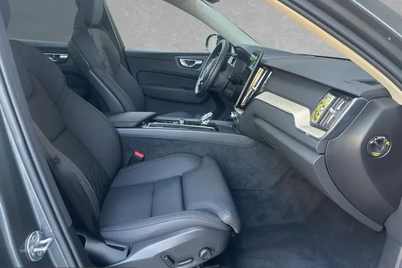 Volvo XC60 din 2025 cu 25.000 km - oferta VOL243472 - foto 4