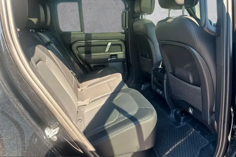 Land Rover Defender din 2023 cu 48.000 km - oferta LAN243473 - foto 5