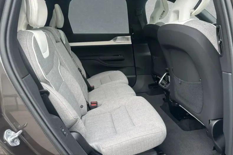 Volvo EX90 din 2025 cu 21.000 km - oferta VOL243475 - foto 5
