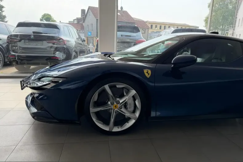 Ferrari SF90 din 2022 cu 18.900 km - oferta FER243477 - foto 3