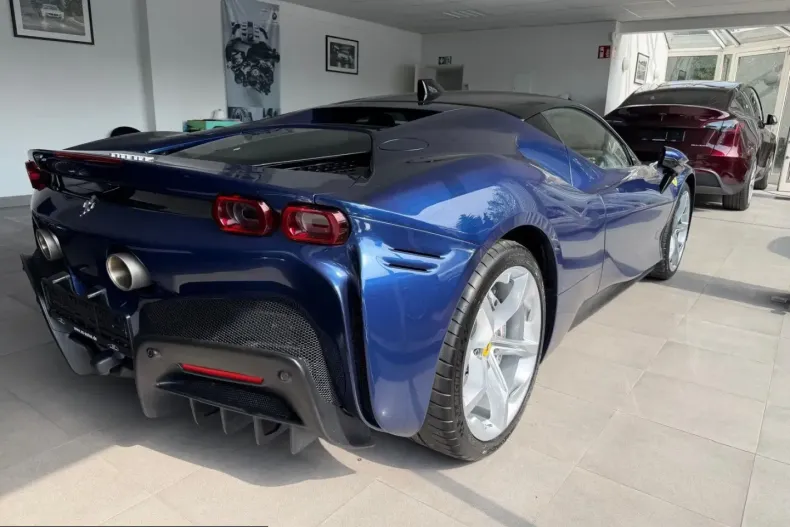 Ferrari SF90 din 2022 cu 18.900 km - oferta FER243477 - foto 8