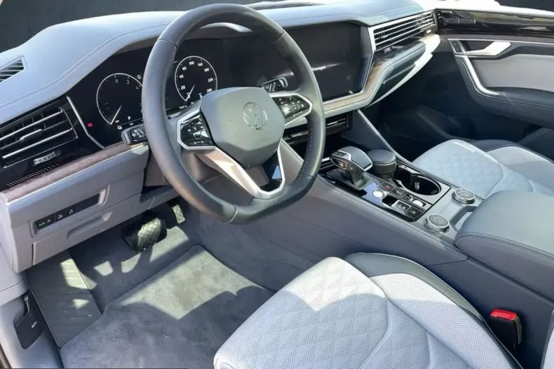 Volkswagen Touareg din 2023 cu 1.616 km - oferta VOL243480 - foto 8