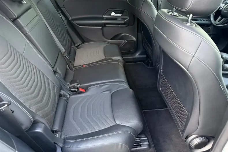Mercedes-Benz GLB 200 (Clasa GLB) din 2021 cu 77.212 km - oferta MER243491 - foto 12