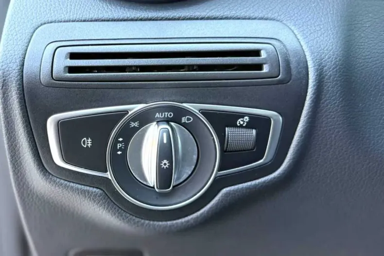 Mercedes-Benz GLC 300 (Clasa GLC) din 2022 cu 119.000 km - oferta MER243516 - foto 23