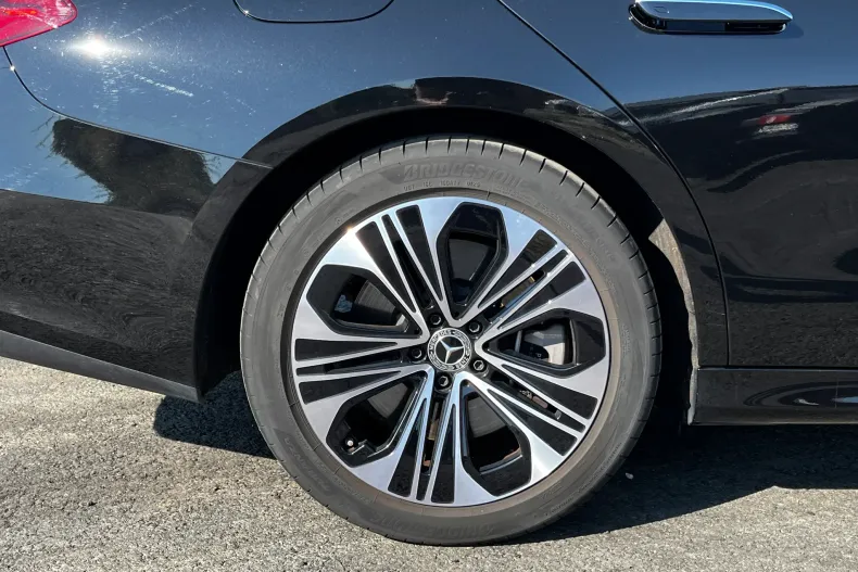 Mercedes-Benz E 400 (Clasa E) din 2025 cu 18.210 km - oferta MER243546 - foto 32