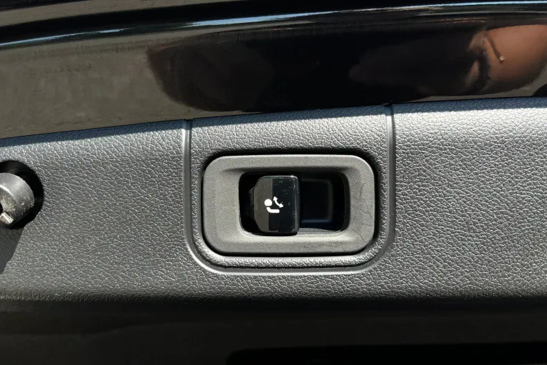 Mercedes-Benz E 200 (Clasa E) din 2025 cu 25.155 km - oferta MER243547 - foto 29