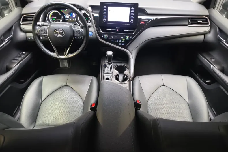 Toyota Camry din 2022 cu 114.000 km - oferta TOY243591 - foto 2