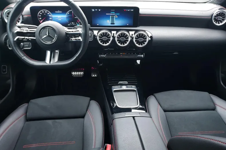 Mercedes-Benz CLA 250 (Clasa CLA) din 2024 cu 17.172 km - oferta MER243610 - foto 11