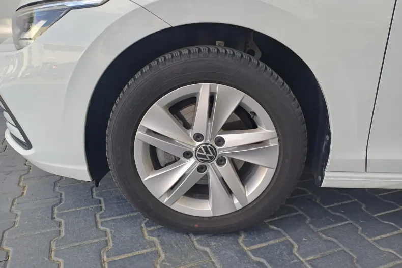 Volkswagen Golf din 2024 cu 38.209 km - oferta VOL243627 - foto 4