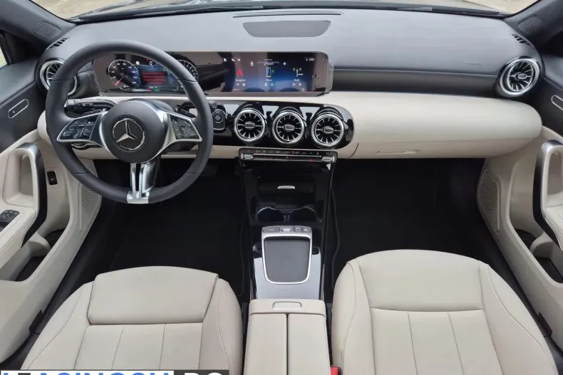 Mercedes-Benz A 250 (Clasa A) din 2025 cu 3.000 km - oferta MER243636 - foto 12