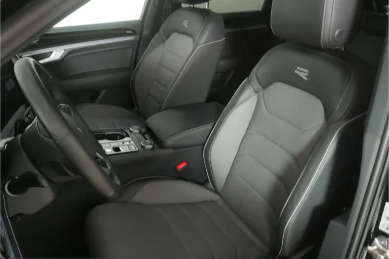 Volkswagen Touareg din 2025 cu 27.608 km - oferta VOL243677 - foto 8