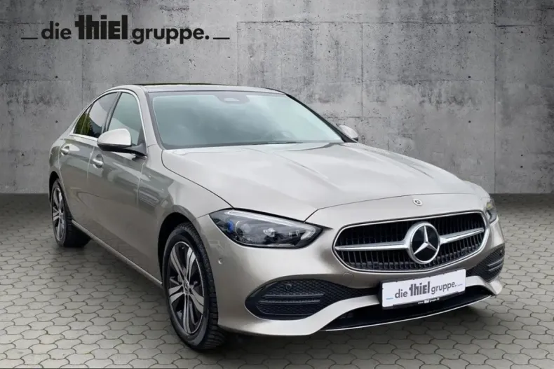 Mercedes-Benz C 300 (Clasa C) din 2025 cu 10.100 km - oferta MER243681 - foto 1
