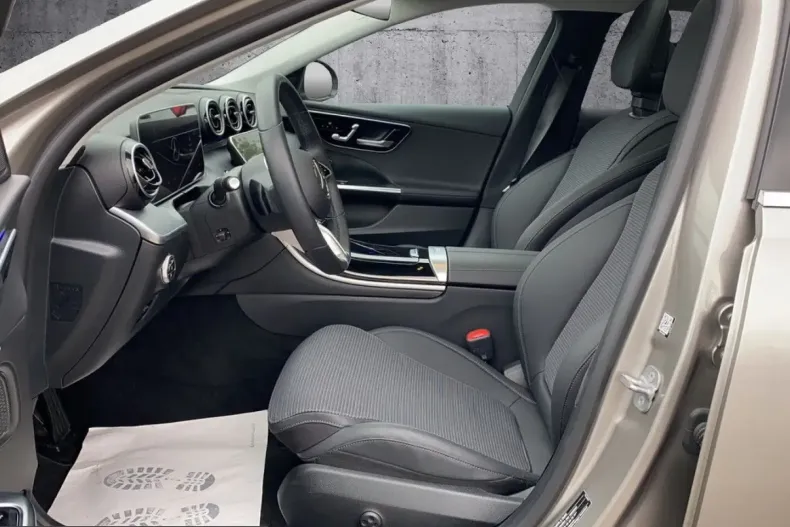 Mercedes-Benz C 300 (Clasa C) din 2025 cu 10.100 km - oferta MER243681 - foto 7