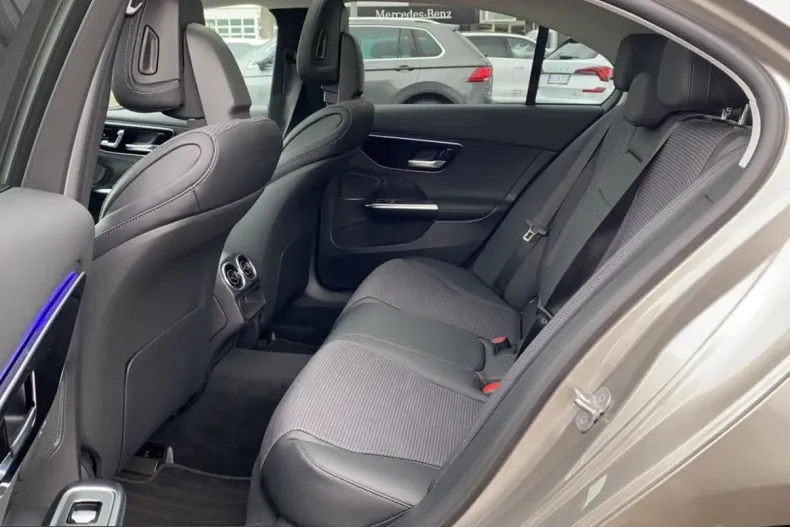 Mercedes-Benz C 300 (Clasa C) din 2025 cu 10.100 km - oferta MER243681 - foto 8