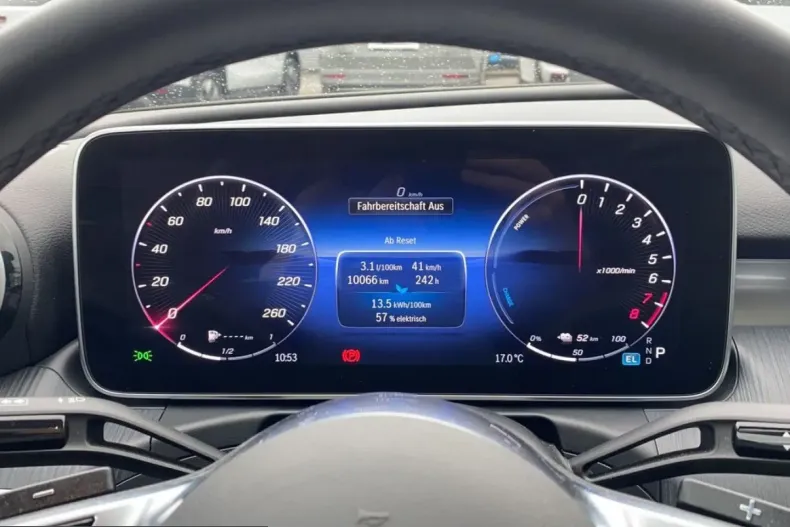 Mercedes-Benz C 300 (Clasa C) din 2025 cu 10.100 km - oferta MER243681 - foto 15