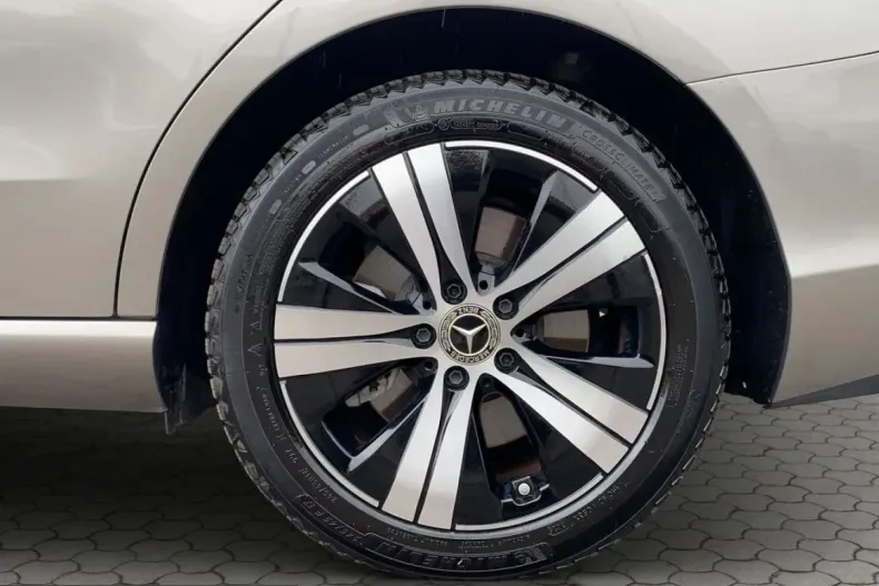 Mercedes-Benz C 300 (Clasa C) din 2025 cu 10.100 km - oferta MER243681 - foto 16